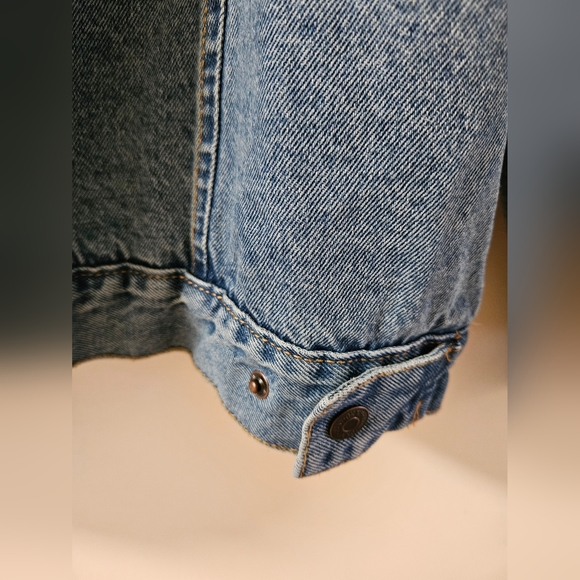 Vintage Faux Fur Collar & Full Lining Dusty Indigo Denim Unisex Jacket By DKNY - Picture 9 of 10